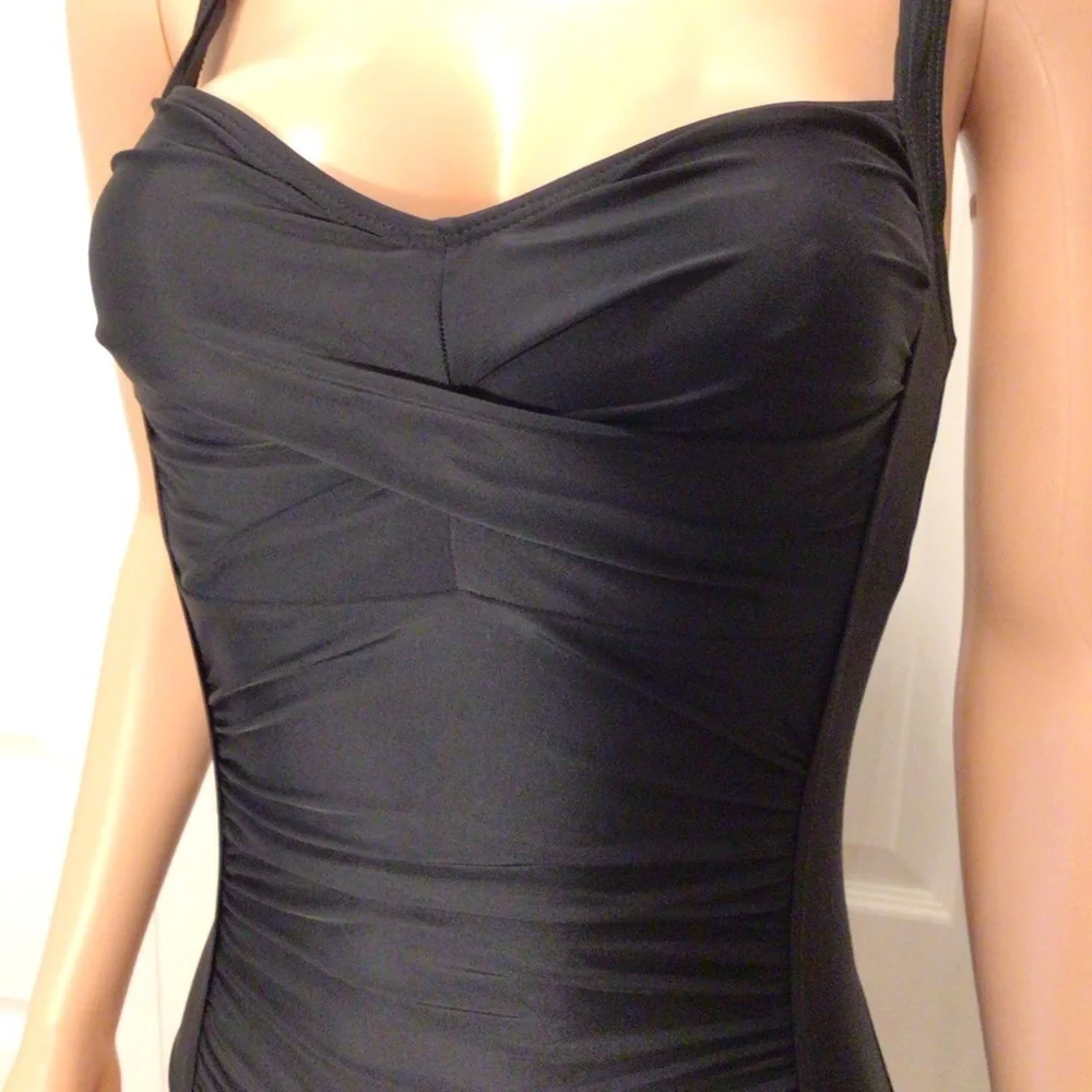 NWOT Womens Fashion Black Ruched One Piece Swimsuit Size XS